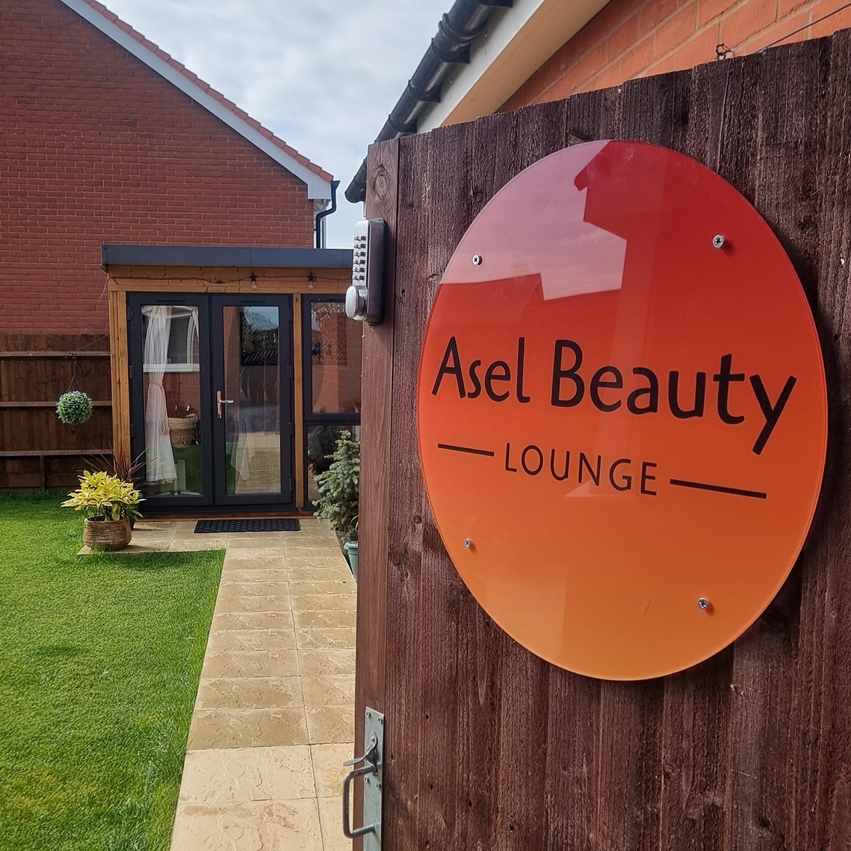 Asel Beauty Lounge - Glam & Self-care